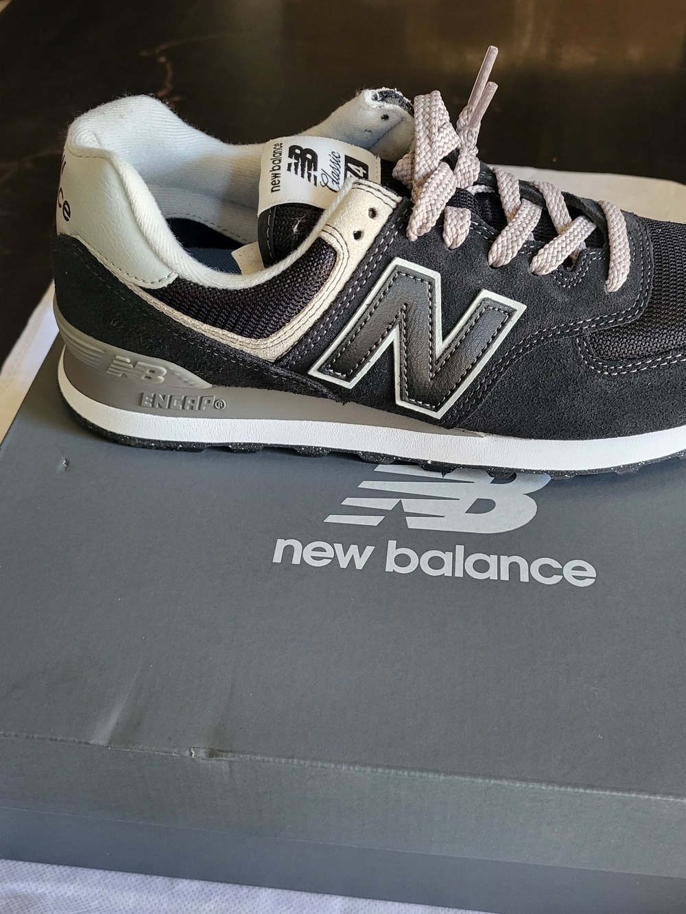 *NEW* New Balance 574 Core Classics Blk & Wht Women's Size 8.5 Men's 6 with Box